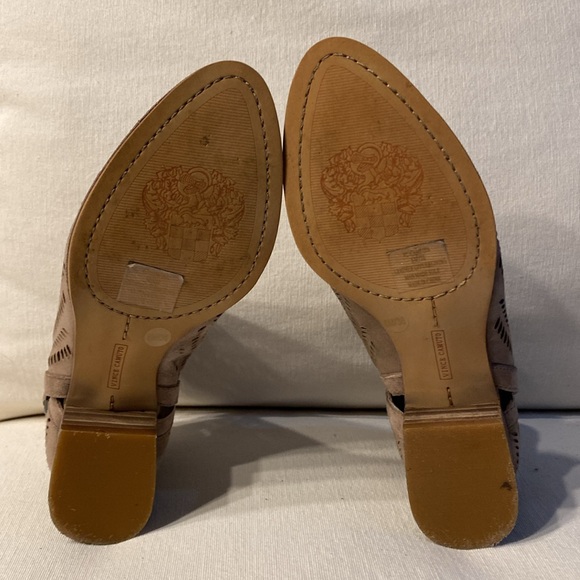 Vince Camuto Campina Smoke Cloud True Suede Almond Ankle Bootie Boots Size 6 - Picture 8 of 9